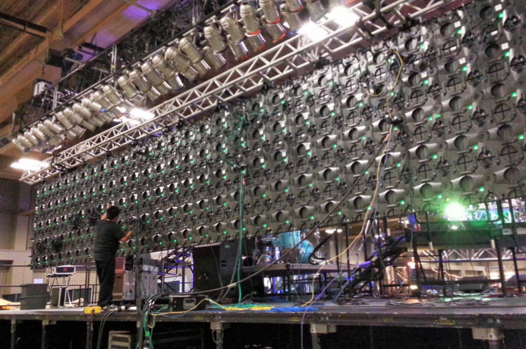 Led Monitor Hooking up LED monitors for stage production in Dallas